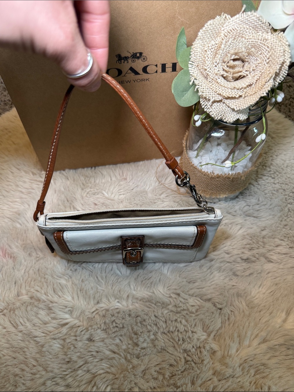 ✨ Vintage Coach Hampton Buckle Wristlet✨ - Picture 9 of 11
